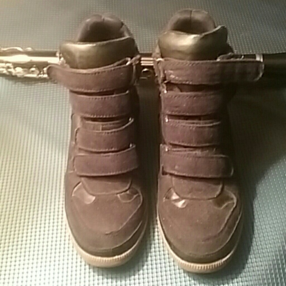 Airwalk black leather and suede sneakers sz 9